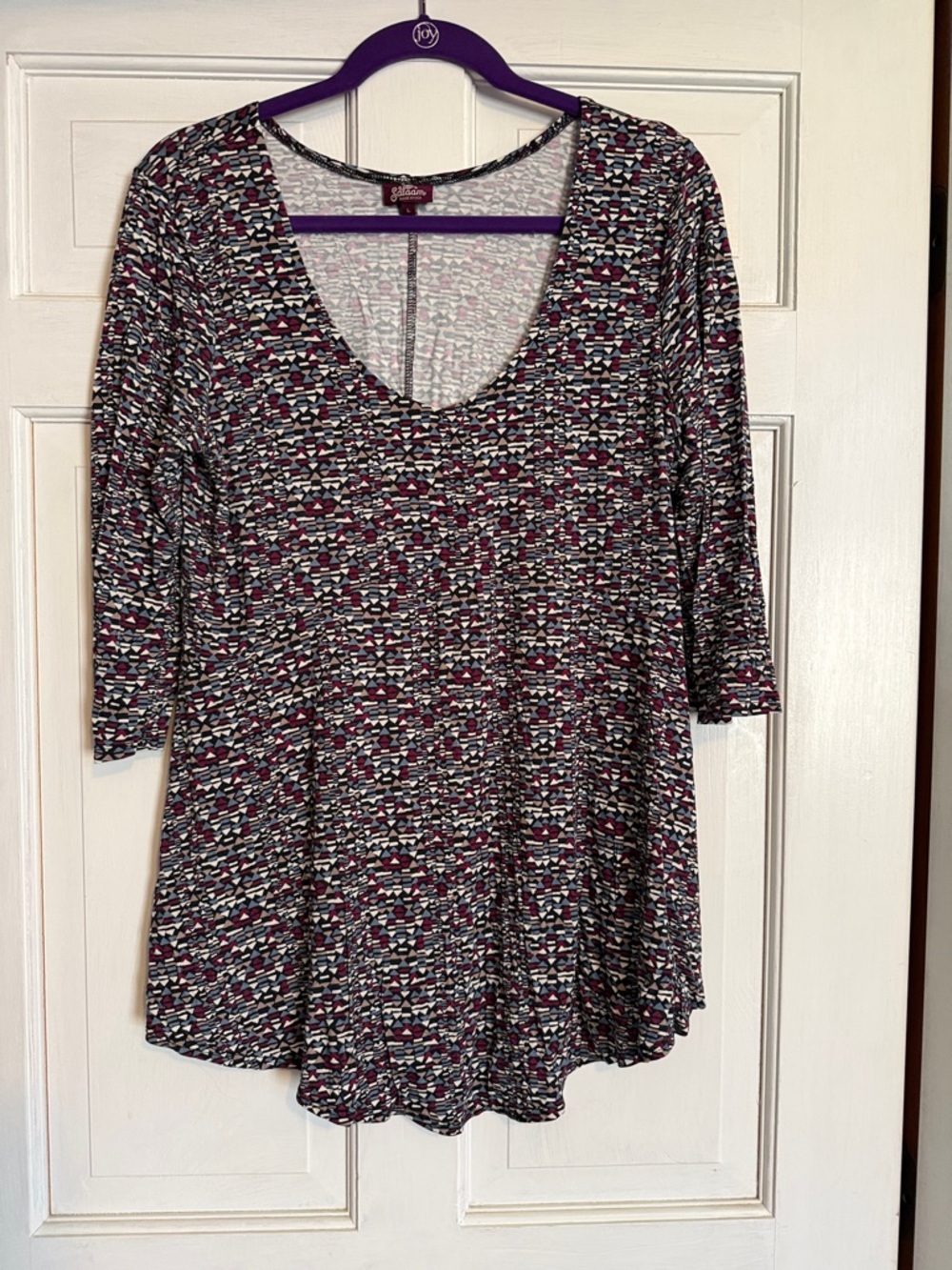 Avenue Women's Scoop Neck Tunic - Burgundy Multi